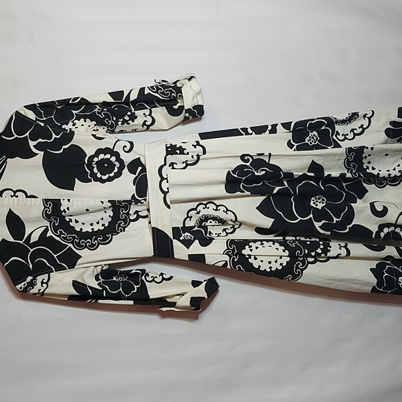 BCBGMAXAZRIA LIGHT TRENCH JACKET! - Picture 4 of 4